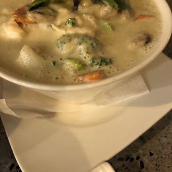 Vintage Thai - Green chicken curry - Thai Near Me - Toronto, Ontario Vintage Thai - Green chicken curry - Thai Near Me - Toronto, Ontario