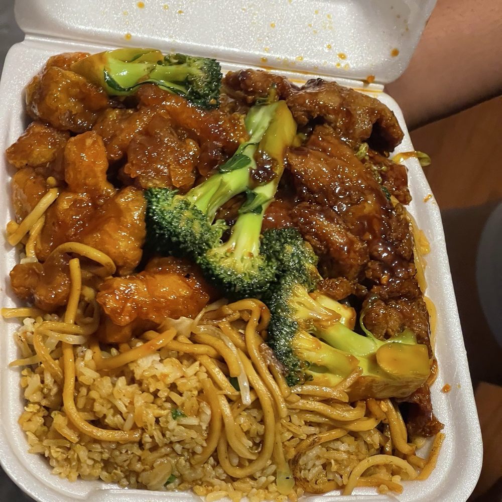 Magic Wok Chinese Food - Had already ate most of the Chow Mein - Chinese Near Me - Pico Rivera, California Magic Wok Chinese Food - Had already ate most of the Chow Mein - Chinese Near Me - Pico Rivera, California