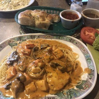 Zuko Pizza Pasta - Sophia's Chicken, Chicken Alfredo in the back. Delicious ! - Italian Near Me - Rowlett, Texas Zuko Pizza Pasta - Sophia's Chicken, Chicken Alfredo in the back. Delicious ! - Italian Near Me - Rowlett, Texas
