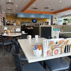 Jimmy's Egg - Seating.