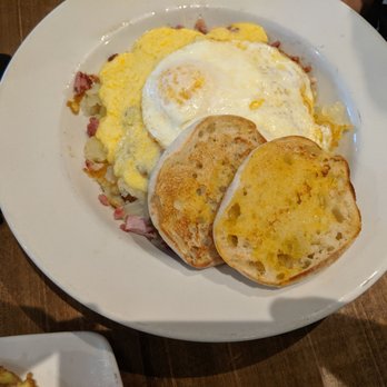 Pappas Restaurant & Bar - Banidct skillet - Greek Near Me - Crown Point, Indiana