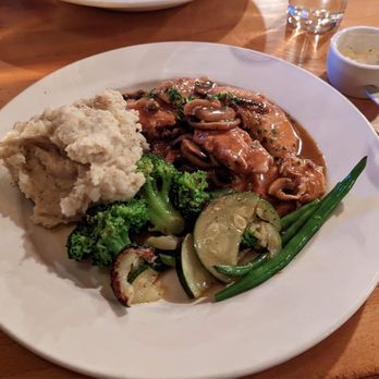 Windsor Station Restaurant - Chicken Marsala - Pubs Near Me - Windsor, Vermont Windsor Station Restaurant - Chicken Marsala - Pubs Near Me - Windsor, Vermont