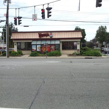 Wendy's - Fast Food Near Me - Williston Park, New York