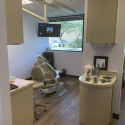 Advanced Dental Health - Doctor's operatory with a view to the beautiful outdoors
