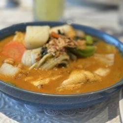 Niyom Thai Kitchen - Massuman curry with veggies and tofu