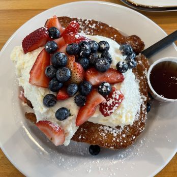 Phoebe's Diner - French Toast with berries - American Near Me - Austin, Texas Phoebe's Diner - French Toast with berries - American Near Me - Austin, Texas