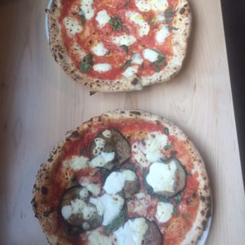 Pizzeria Libretto Danforth - Pizza Near Me - Toronto, Ontario