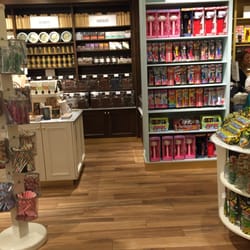 Lolli and Pops - Lolli And Pops of Natick -- Natick Mall : 1245 Worcester Street / Route 9, Natick Interior