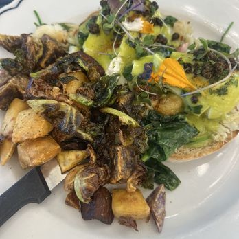 Sweet Maple - Oscar Benedict - Breakfast & Brunch Near Me - Cupertino, California