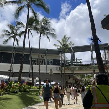 Ala Moana Center - Beautiful courtyard - Shopping Centers Near Me - Honolulu, Hawaii Ala Moana Center - Beautiful courtyard - Shopping Centers Near Me - Honolulu, Hawaii