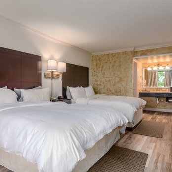 Fairway Inn - Renovated rooms with Down Décor Bedding - Hotels Near Me - Berryville, Arkansas Fairway Inn - Renovated rooms with Down Décor Bedding - Hotels Near Me - Berryville, Arkansas
