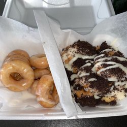 Sweet Sensation Mini Donuts - Half glazed/Half Oreo