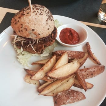 Oproer Brouwerij - Awesome burger! - Breweries Near Me - Utrecht, Utah