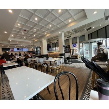 Paris Baguette - Spacious seating for 36 or so, mostly at tables plus a few stools facing window towards Grant Park - Bakeries Near Me - Chicago, Illinois Paris Baguette - Spacious seating for 36 or so, mostly at tables plus a few stools facing window towards Grant Park - Bakeries Near Me - Chicago, Illinois