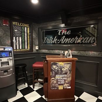 Carragher's Pub & Restaurant - Host table - Pubs Near Me - New York, New York