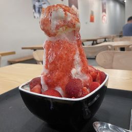 Strawberry Milk Shaved Ice - Medium Size