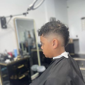 S Blends Barbershop - Barbers Near Me - Oakville, Ontario S Blends Barbershop - Barbers Near Me - Oakville, Ontario