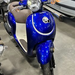 Nash Powersports - Metropolitan in blue.