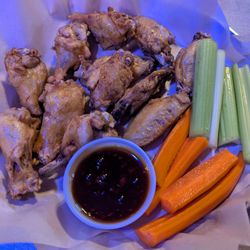Sporty's Beef & Brew - Dozen Wings for $15.