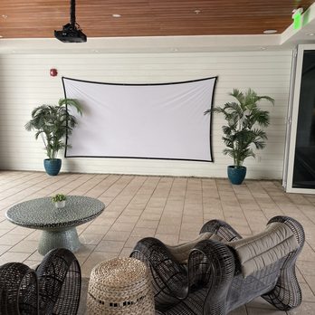 Courtyard by Marriott Faro Blanco Resort - Movie night - Hotels Near Me - Marathon, Florida