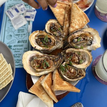 Boat Drinks - Steamed oysters - Cocktail Bars Near Me - St. Augustine, Florida Boat Drinks - Steamed oysters - Cocktail Bars Near Me - St. Augustine, Florida