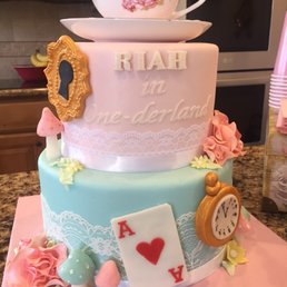 This was my "Riah in One-derland" cakE.