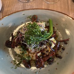 Damsgårdstuene - Fish on bed of potatoes topped with broccolini