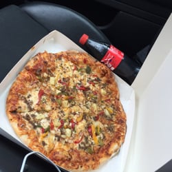 Tiller Grillen - Grei pizza i medium størrelse. Kjøttdeig, løk, paprika, annanas.
