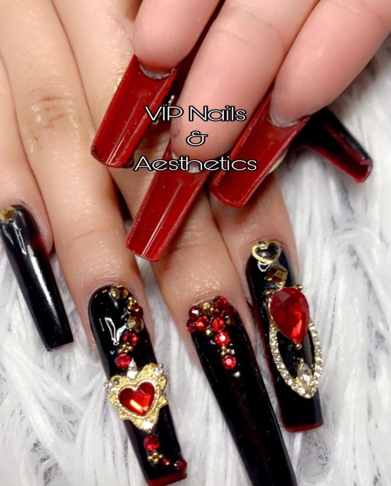 VIP Nails & Aesthetics Logo