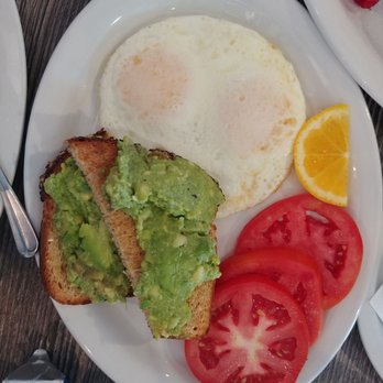 Max's Table - Avocado toast with fresh tomatoes and two eggs cooked over easy - Breakfast & Brunch Near Me - Osprey, Florida