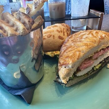 The Friendly Toast - Going to Cali - Breakfast & Brunch Near Me - Burlington, Massachusetts The Friendly Toast - Going to Cali - Breakfast & Brunch Near Me - Burlington, Massachusetts