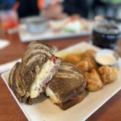 Hank's Tavern - Ruben