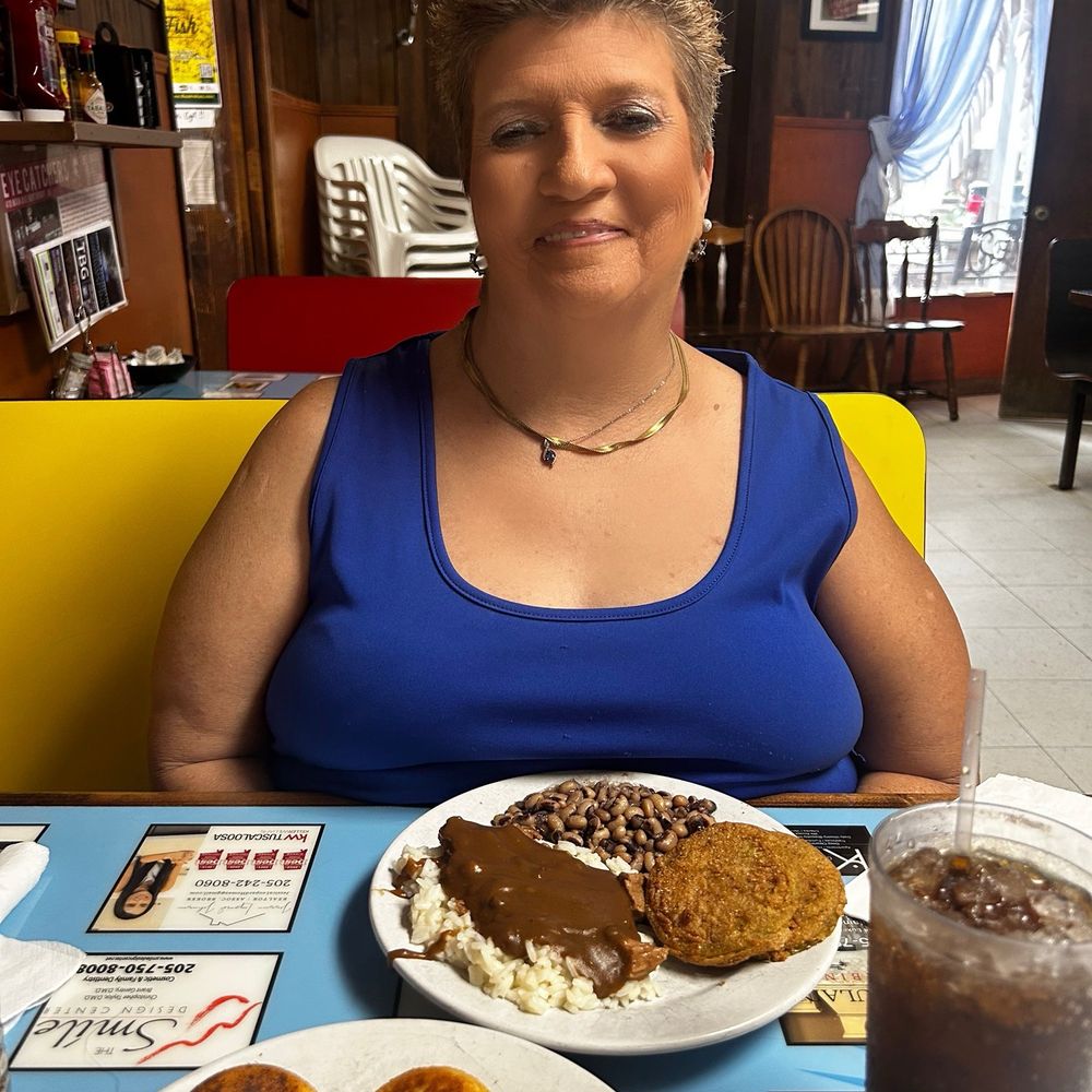 City Cafe - Martha had Beef Tips 'n Rice , Peas and Fried Green Tomatoes - American Near Me - Northport, Alabama