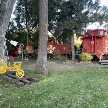 Featherbed Railroad Bed & Breakfast - Hotels Near Me - Upper Lake, California Featherbed Railroad Bed & Breakfast - Hotels Near Me - Upper Lake, California