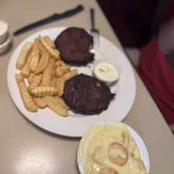 200 North Family Restaurant - Crab cakes, fries and banana pudding.