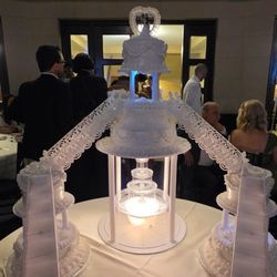 Super Cake - Vintage wedding cake with fountain.