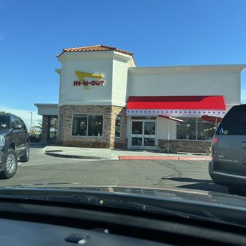 In-N-Out Burger - Waiting..... - Burgers Near Me - Clovis, California