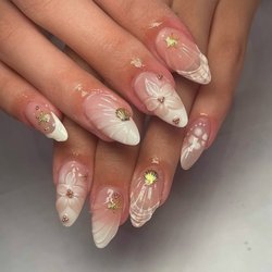 Lavue Nail Lounge