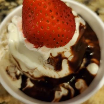 Carvel - Vanilla soft serve with hot fudge. Yum! 6/29/2021 - Ice Cream & Frozen Yogurt Near Me - Eastchester, New York