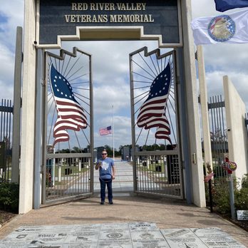 Eiffel Tower - Veterans Memorial  Instagram @PolloTheCaique - Landmarks & Historical Buildings Near Me - Paris, Texas