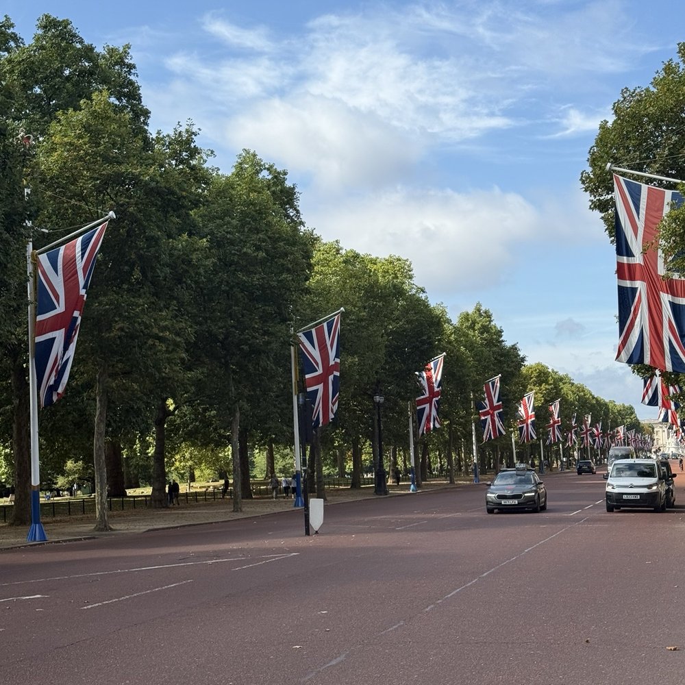 Buckingham Palace - Landmarks & Historical Buildings Near Me - London, XGL