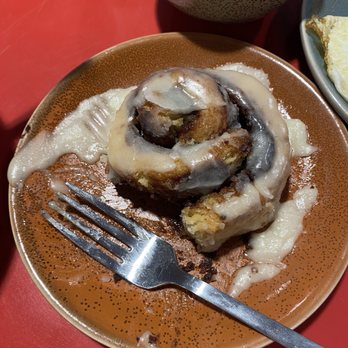 Early Bird Lincoln - Cinnamon Roll - Breakfast & Brunch Near Me - Lincoln, Nebraska