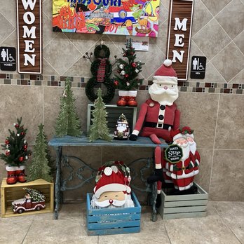 Buc-ee’s - Christmas 2024 decorations - Gas Stations Near Me - Springfield, Missouri