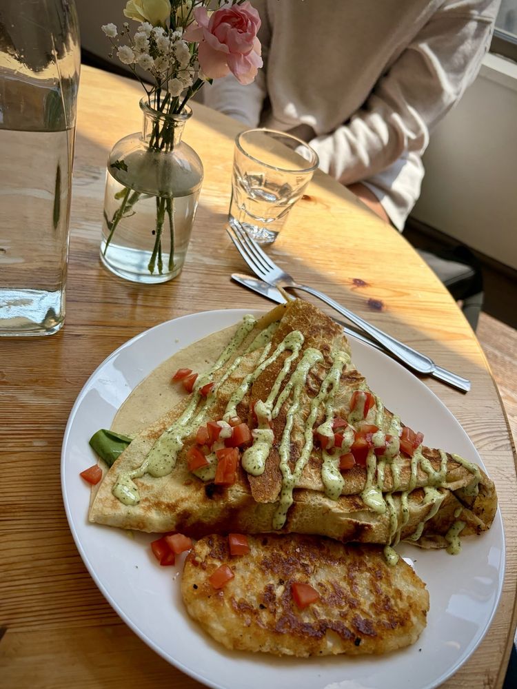 Social spots from For Crepe Sake