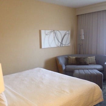 Courtyard Rockford - Nice, modern, newly remodeled rooms - Hotels Near Me - Rockford, Illinois