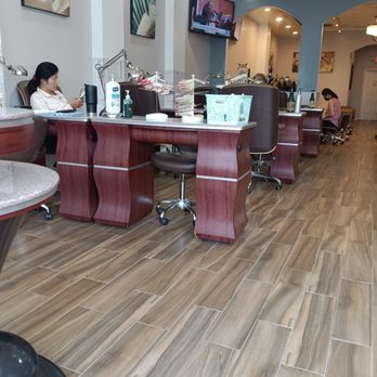 V & V Nails - Four techs total. Three busy working and one busy working her cell phone... It's ok when there's no one waiting... - Nail Salons Near Me - Glen Ellyn, Illinois V & V Nails - Four techs total. Three busy working and one busy working her cell phone... It's ok when there's no one waiting... - Nail Salons Near Me - Glen Ellyn, Illinois