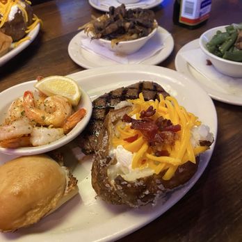 Texas Roadhouse - The food was great and delicious I'd rate my experience 10/10, would recommend - Barbeque Near Me - Rialto, California