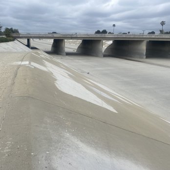 Santa Ana River Trail - Steep hills to run up and down for leg work - Hiking Near Me - Orange, California Santa Ana River Trail - Steep hills to run up and down for leg work - Hiking Near Me - Orange, California