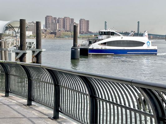 Pier 11 / Wall St. by null