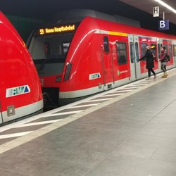 Bahnhof Frankfurt Main Taunusanlage - Train in Taunusanlage Bahnhof